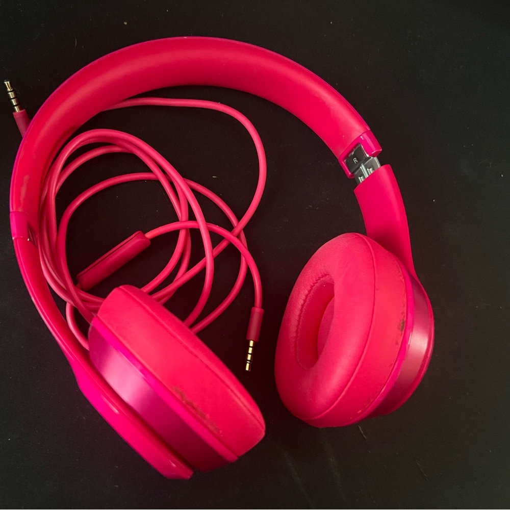 Beats Headphones pink with headphone Jack and cord